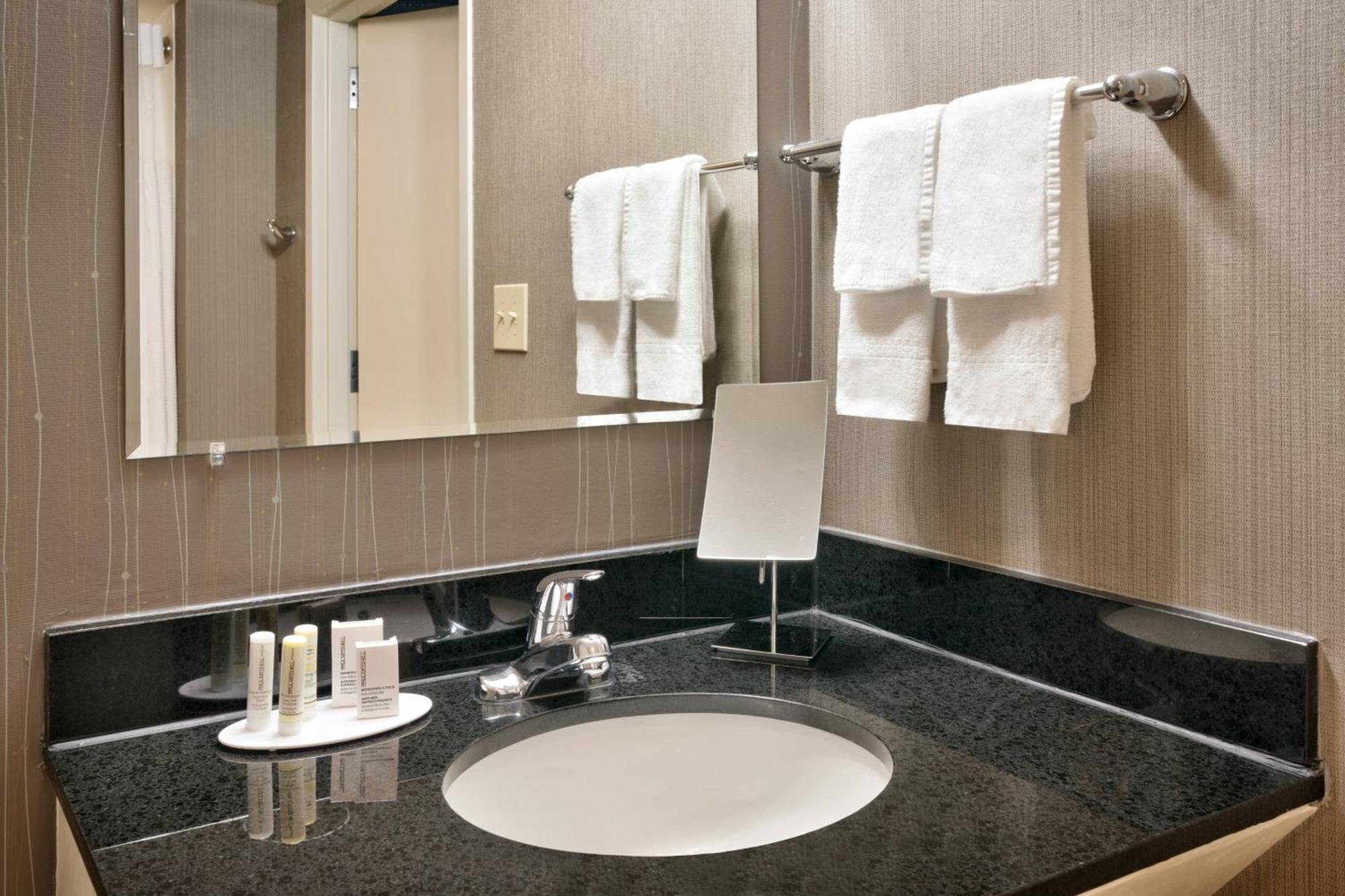 Courtyard By Marriott Charlotte Airport Loso Bagian luar foto